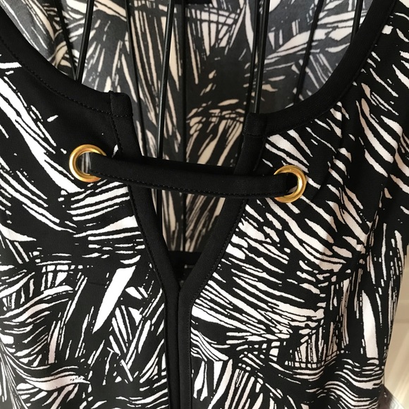 Liz Claiborne grommet sleeveless top - Picture 4 of 6